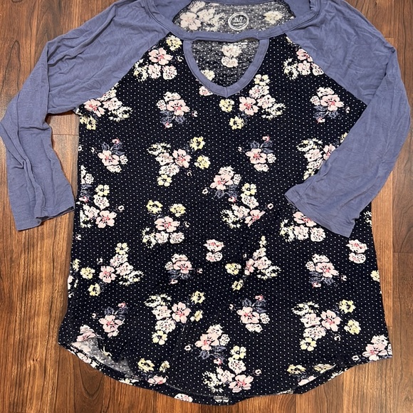 Maurice’s bundle of 2- 3/4 Sleeve Striped & Floral Baseball Shirts Size Small - Picture 3 of 4